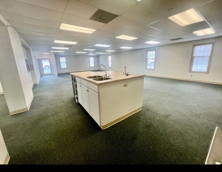 More Photos Of 964 S Fayetteville St, Asheboro Office For Lease