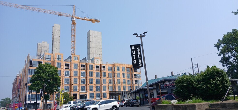 More Photos Of 806 W Us Highway 20, Michigan City Showroom For Lease