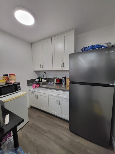 More Photos Of 219 E 32nd St, Los Angeles Warehouse For Lease