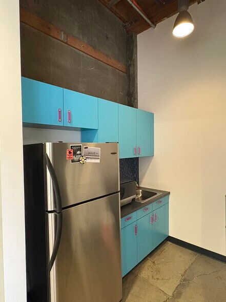 More Photos Of 711 SE Ankeny St, Portland Office For Lease