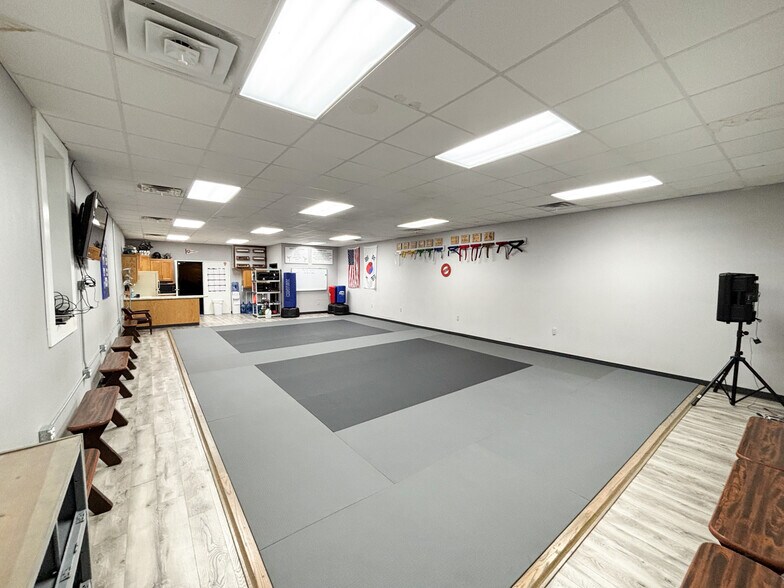 More Photos Of 112 E Jackson St, Willard General Retail For Sale