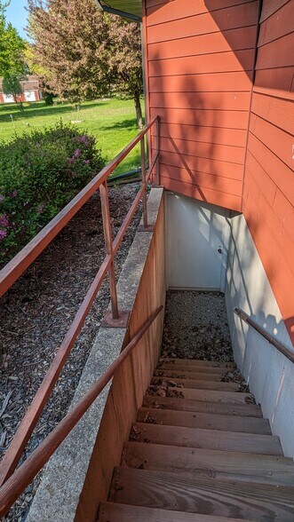 More Photos Of 1276 W Winneconne Ave, Neenah Storefront For Sale