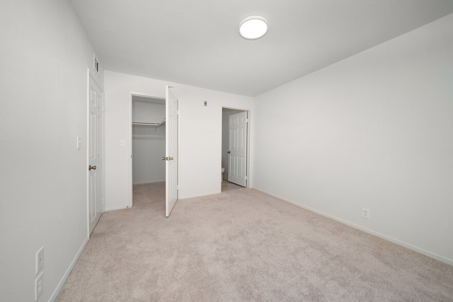 More Photos Of 4651 Cahuenga Blvd, North Hollywood Apartments For Sale