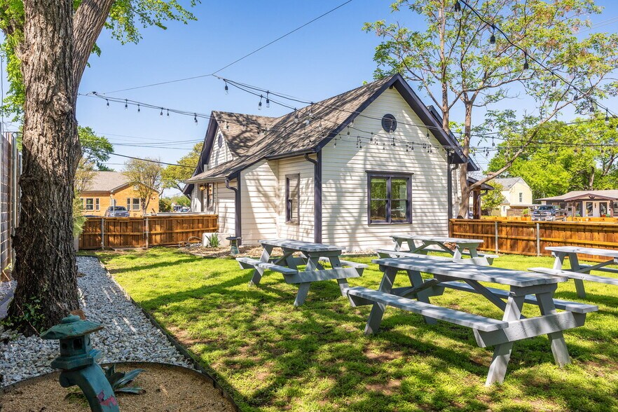 More Photos Of 148 Elm St, Keller Freestanding For Sale