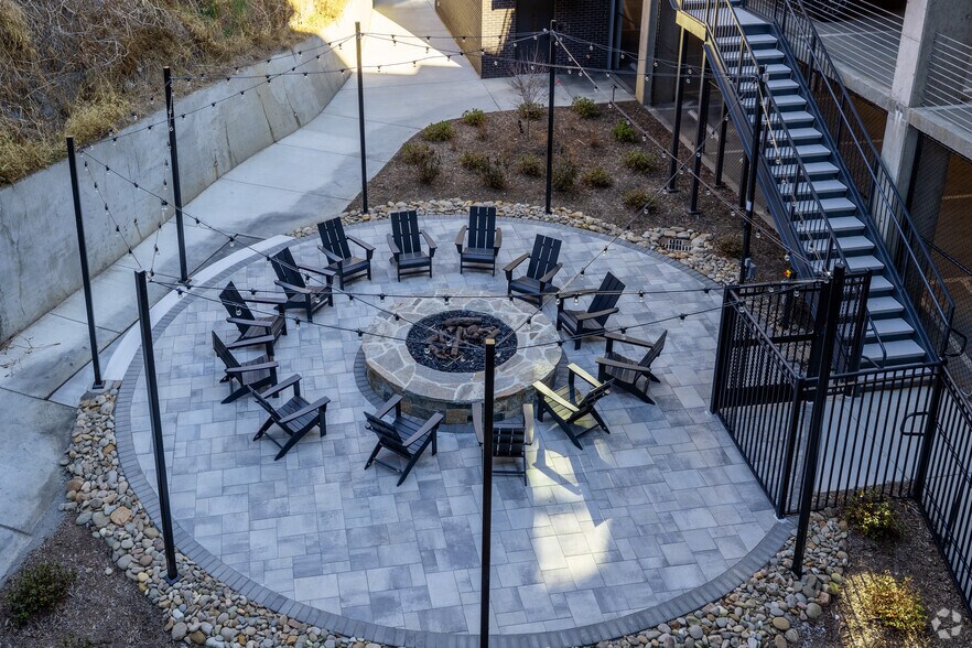 More Photos Of 146 Roberts St, Asheville Apartments For Lease