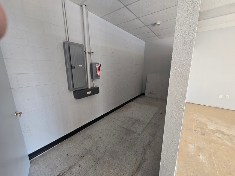 More Photos Of 3413 Broadway Blvd, Garland Storefront For Lease