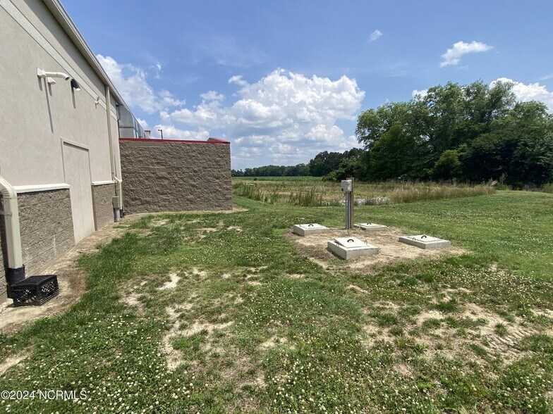 More Photos Of 100 Gardner Farm Ln, Currituck Storefront For Sale