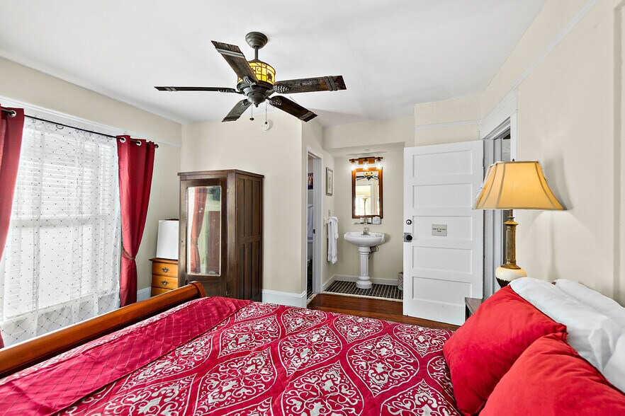 More Photos Of 444 S Beach St, Daytona Beach Hospitality For Sale