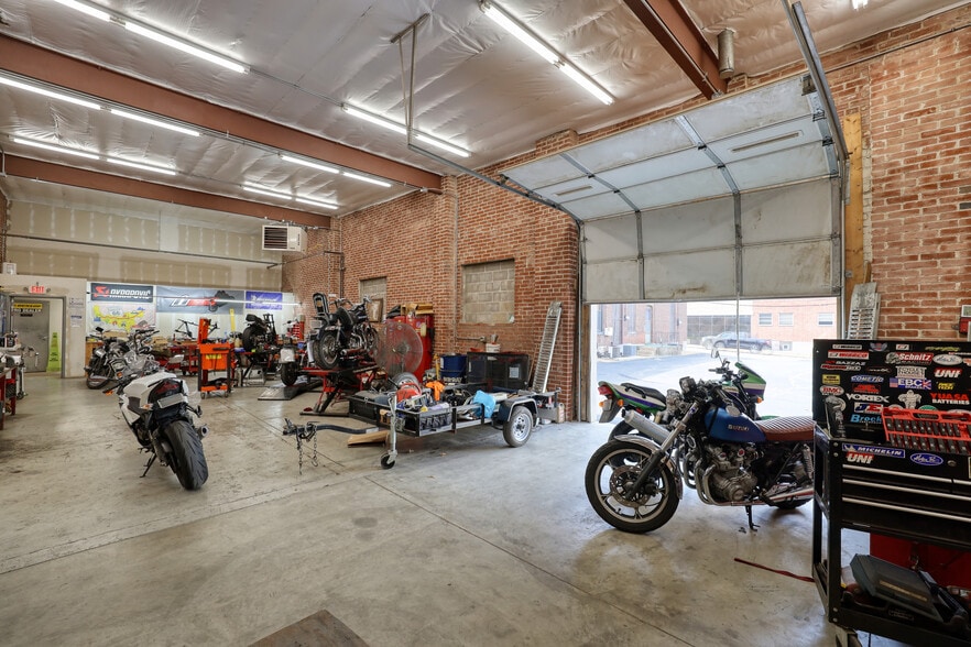 More Photos Of 8213 Gravois Rd, Affton Warehouse For Sale