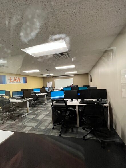 More Photos Of 965 Keynote Cir, Brooklyn Heights Office For Sale