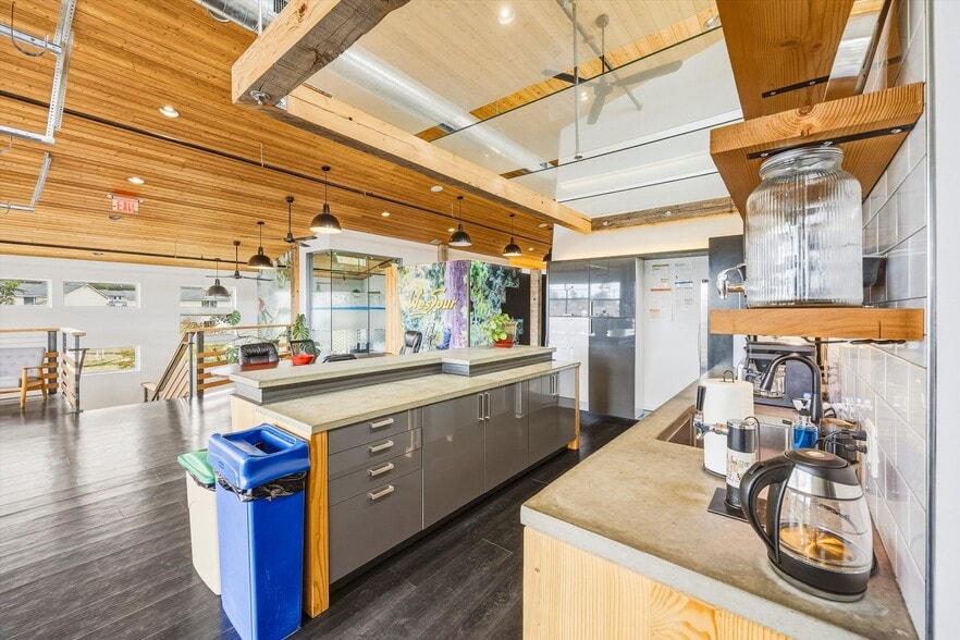 More Photos Of 1600 Carolina St, Bellingham Industrial For Sale