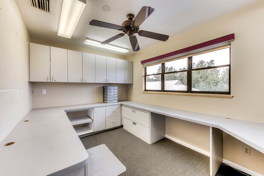 More Photos Of 1149 Periwinkle Way, Sanibel Office For Sale