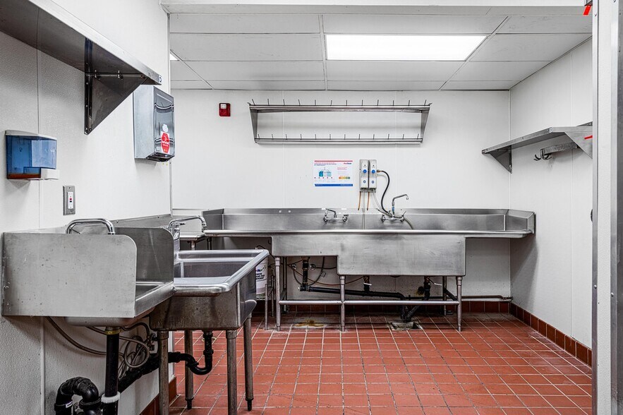 More Photos Of 369 N Palm Canyon Dr, Palm Springs Restaurant For Sale
