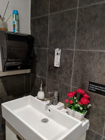 More Photos Of 95 2nd Ave, New York Apartments For Lease