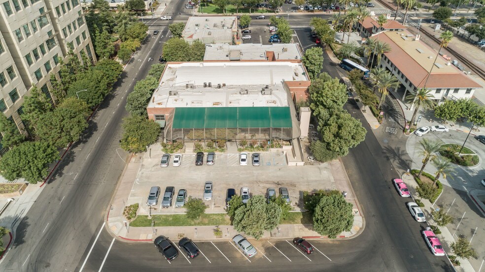 More Photos Of 907-911 Santa Fe Ave, Fresno Flex For Sale