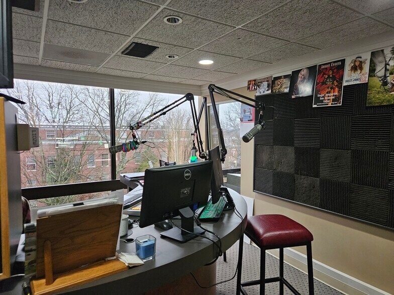 More Photos Of 113 W Public Sq, Glasgow Office For Sale