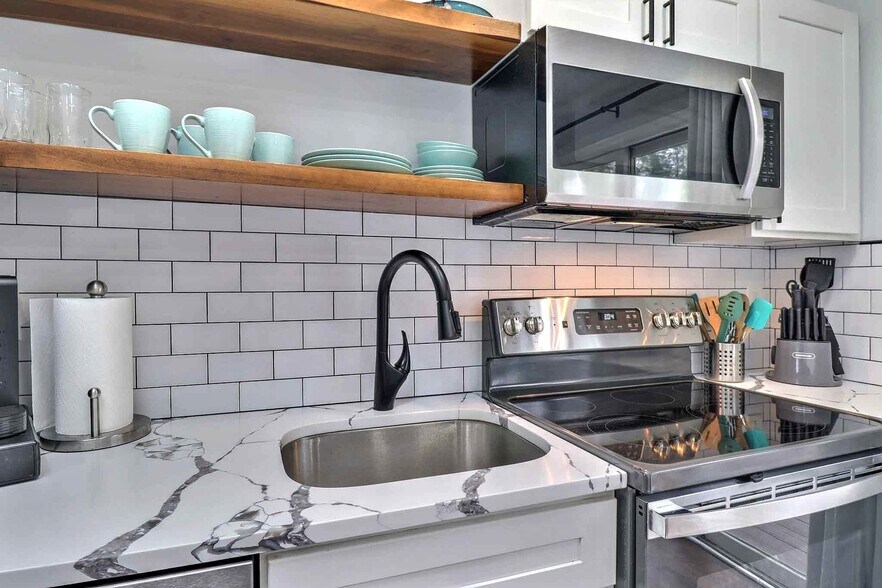 More Photos Of 3360 PA-940, Mount Pocono Specialty For Sale