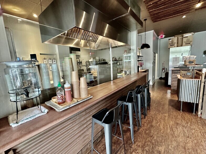 More Photos Of 3 Strickland Rd, Cos Cob Freestanding For Lease