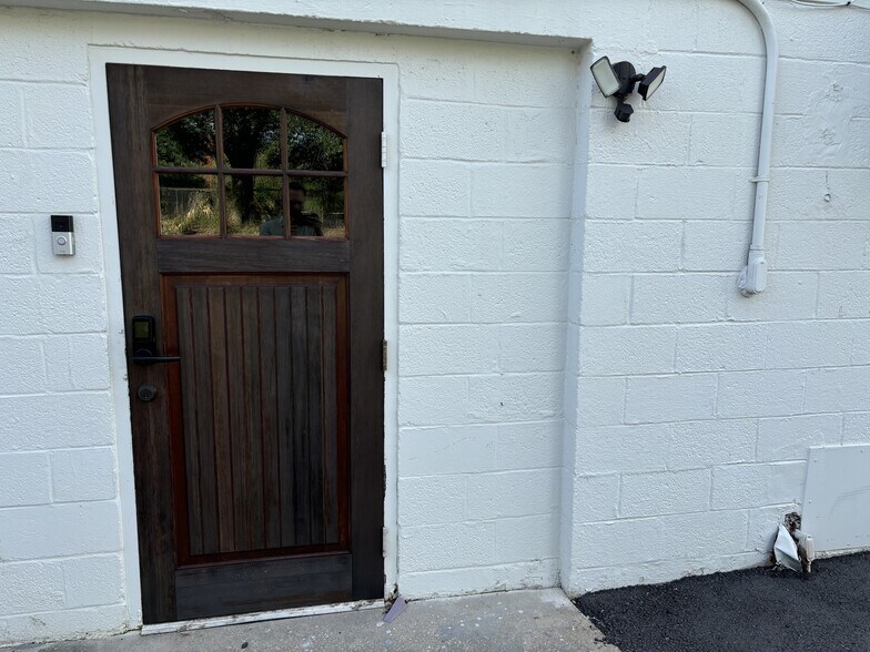 More Photos Of 2070 N Palafox St, Pensacola Movie Radio TVStudio For Lease