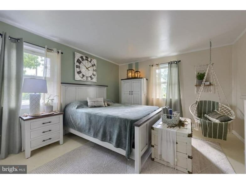 More Photos Of 240 Railroad Ave, Bird In Hand Flex For Sale