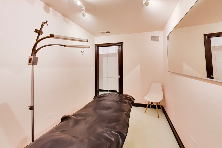 More Photos Of 2108-2110 W Roscoe St, Chicago Storefront Retail Residential For Sale