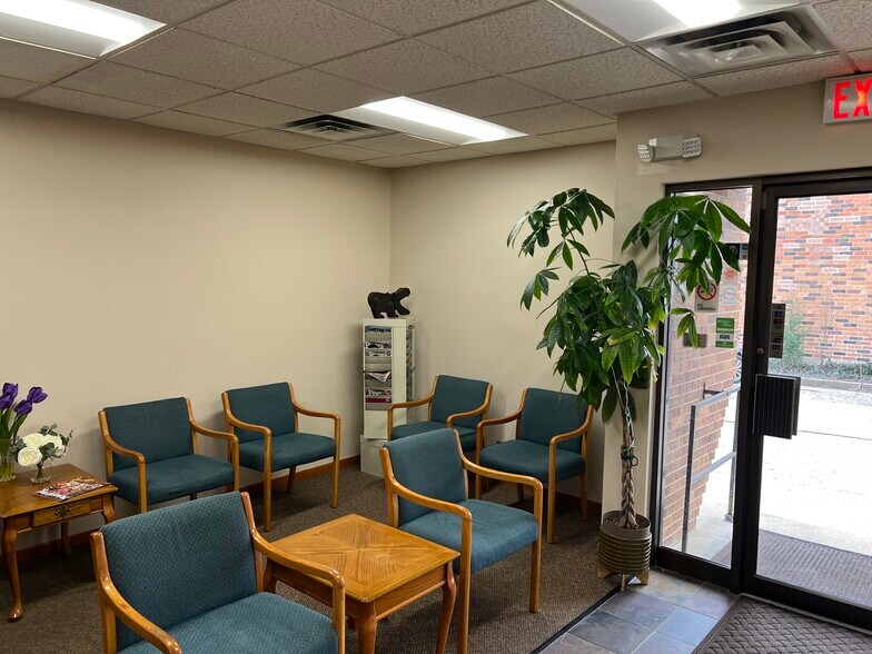 More Photos Of 535 S York Rd, Bensenville Flex For Sale