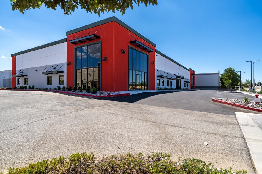 More Photos Of 632 Auto Center Dr, Palmdale Warehouse For Sale