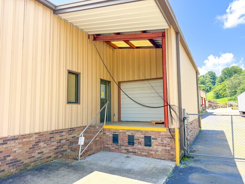 More Photos Of 2335 Columbia Hwy, Pulaski Industrial For Sale