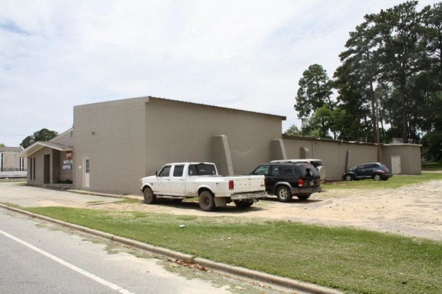 More Photos Of 208 N Main St, Fitzgerald Warehouse For Lease