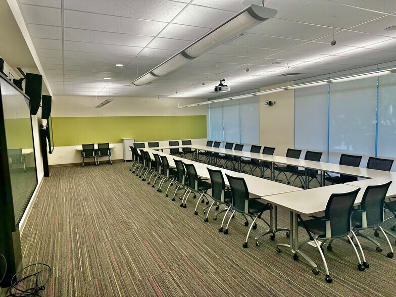 More Photos Of 220 E Monument Ave, Dayton Office For Lease