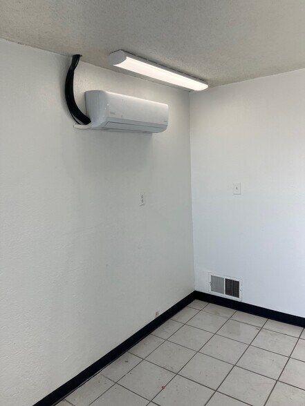 More Photos Of 5807 Ybarra Ct, El Paso Warehouse For Lease