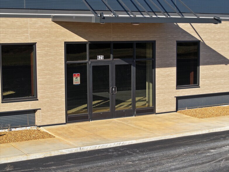 More Photos Of 625 Gerrard Dr, Florence Manufacturing For Sale