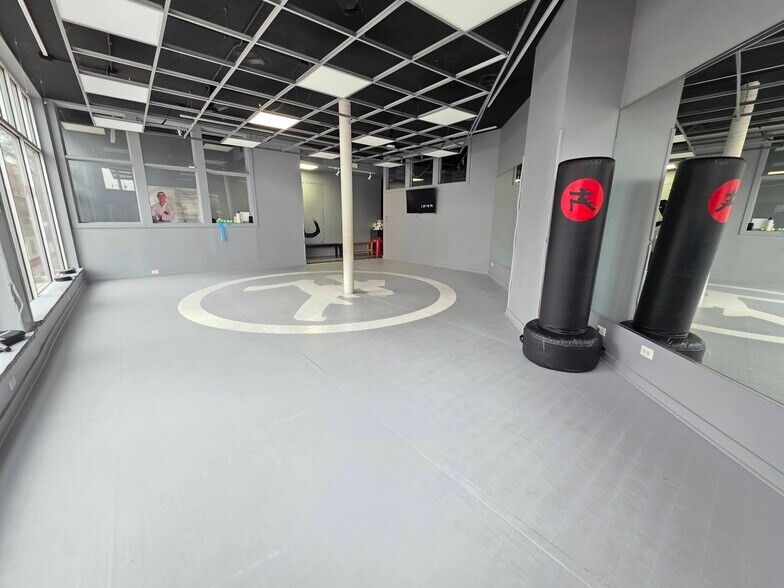 More Photos Of 2329 W Belmont Ave, Chicago Storefront Retail Residential For Lease