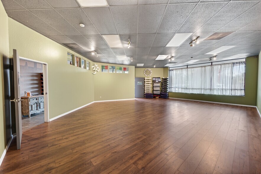 More Photos Of 6135 Lakeside Dr, Reno Storefront For Lease