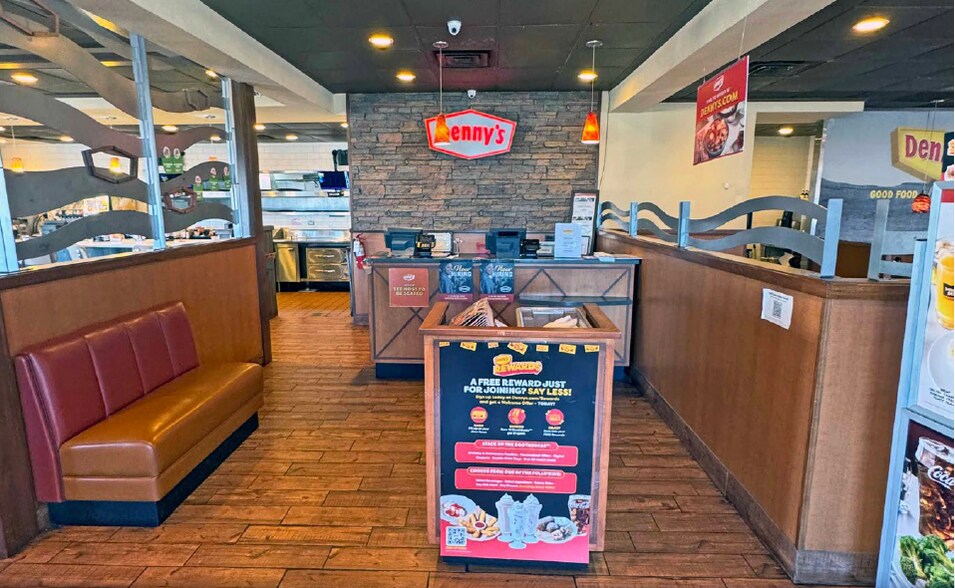 More Photos Of 709 N Interstate 35, Waco Restaurant For Lease