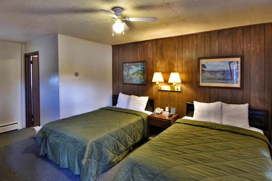 More Photos Of 100 Silver St, Hurley Hotel For Sale