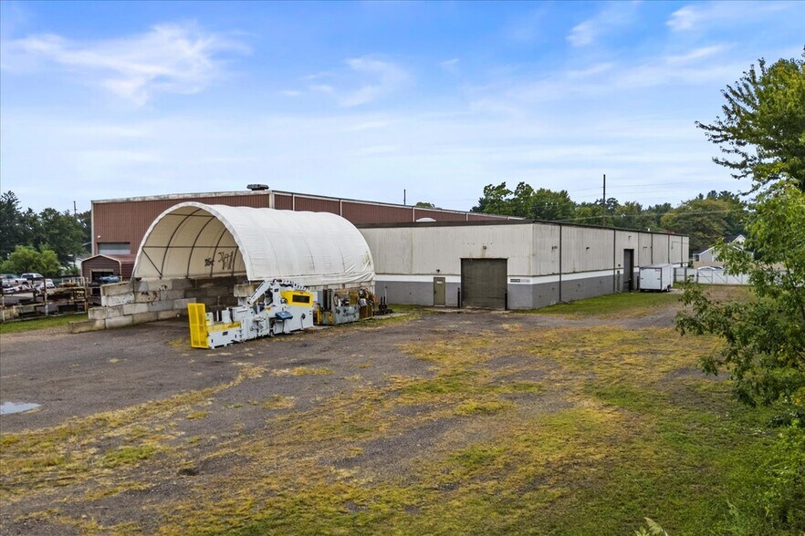 More Photos Of 59230 Havenridge Rd, New Haven Manufacturing For Sale
