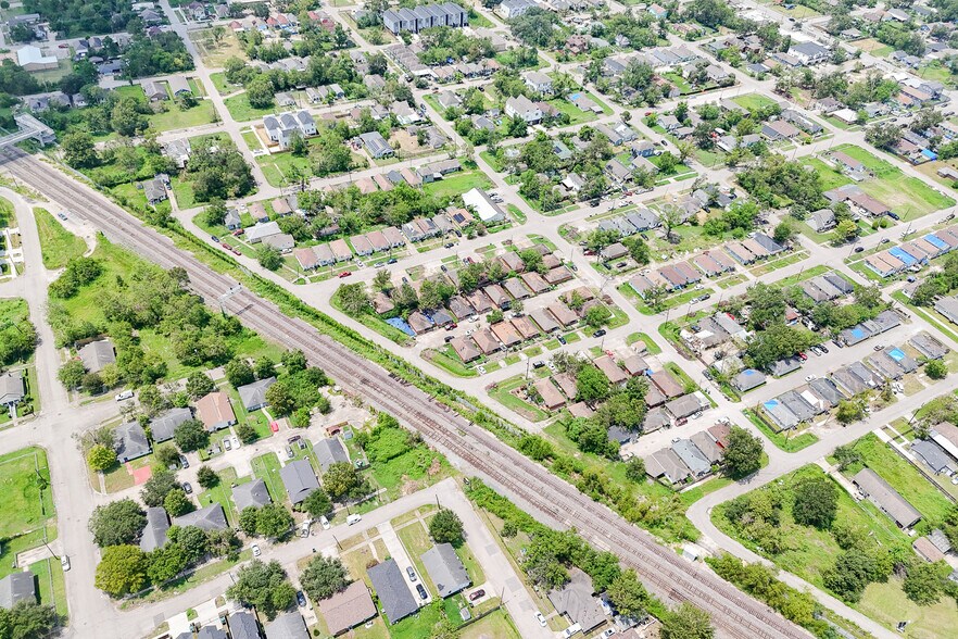 More Photos Of 2101 Hutton St, Houston Apartments For Sale