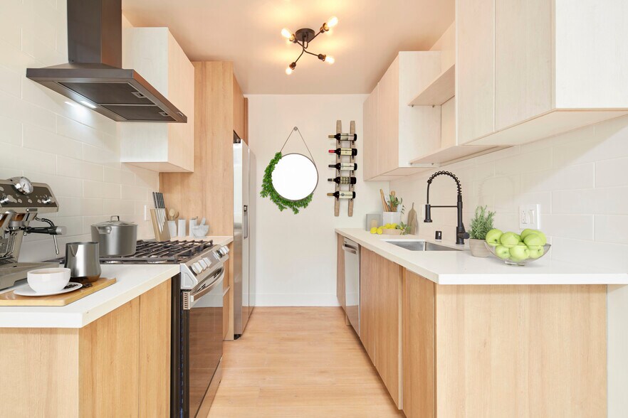 More Photos Of 204 N Manhattan Pl, Los Angeles Apartments For Sale