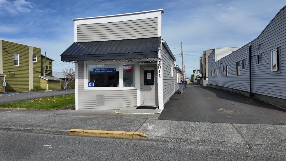 More Photos Of 2001-2011 Commercial Ave, Anacortes Storefront Retail Office For Sale