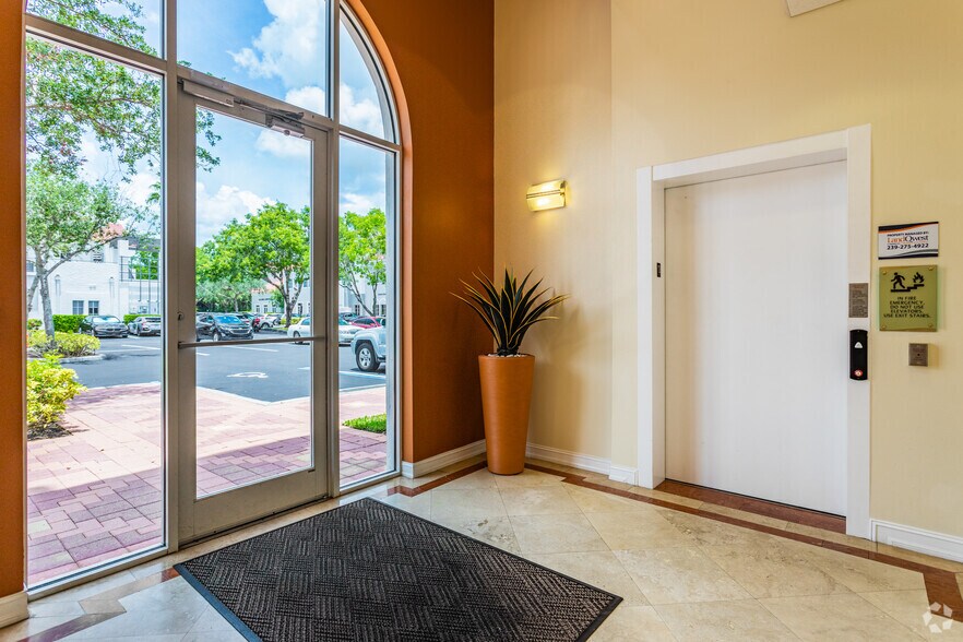 More Photos Of 9180 Galleria Ct, Naples Office For Lease