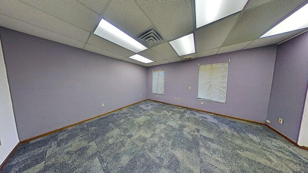 More Photos Of 913 W Holmes Rd, Lansing Medical For Sale