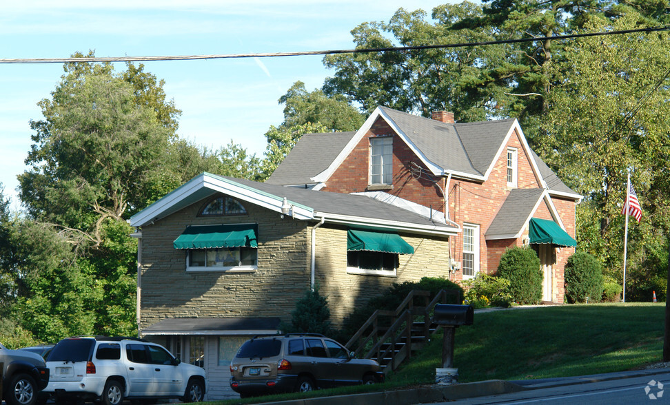 Primary Photo Of 9758 Perry Hwy, Wexford Office For Lease