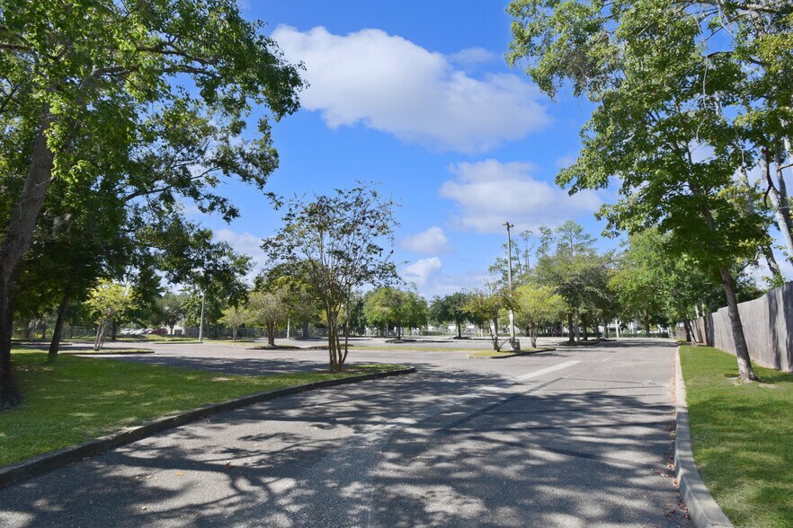 More Photos Of 9512 Sunbeam Center Dr, Jacksonville Office For Lease