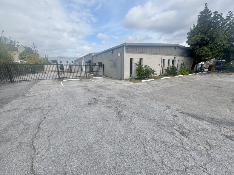 Primary Photo Of 6214 Beverly Hill St, Houston Office For Lease