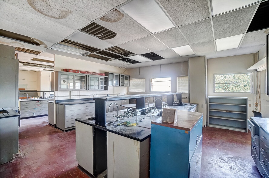 More Photos Of 150 E South College St, Yellow Springs Research And Development For Sale
