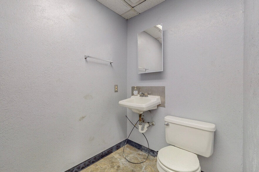 More Photos Of 1823 Commercial St NE, Albuquerque Warehouse For Sale
