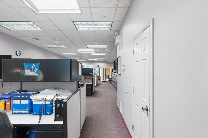 More Photos Of 1190 Hylan Blvd, Staten Island Office For Sale
