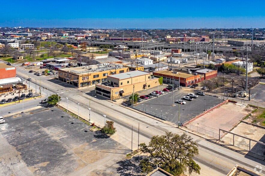 More Photos Of 824 Broadway St, San Antonio Loft Creative Space For Lease