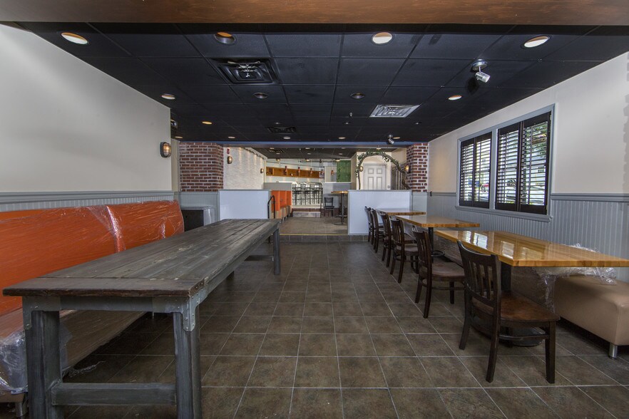 More Photos Of 1145 Easton Rd, Abington Township Bar For Sale